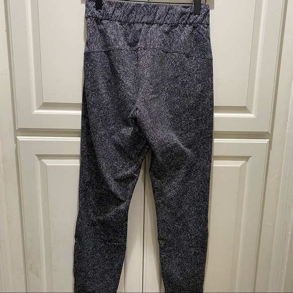 Lululemon On The Fly Pant in Feathered Jacquard Black White Black Size 4 - Picture 10 of 11